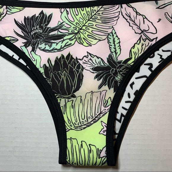 Sz. Lg Akela Surf reversible bikini bottom NWOT - Picture 5 of 16